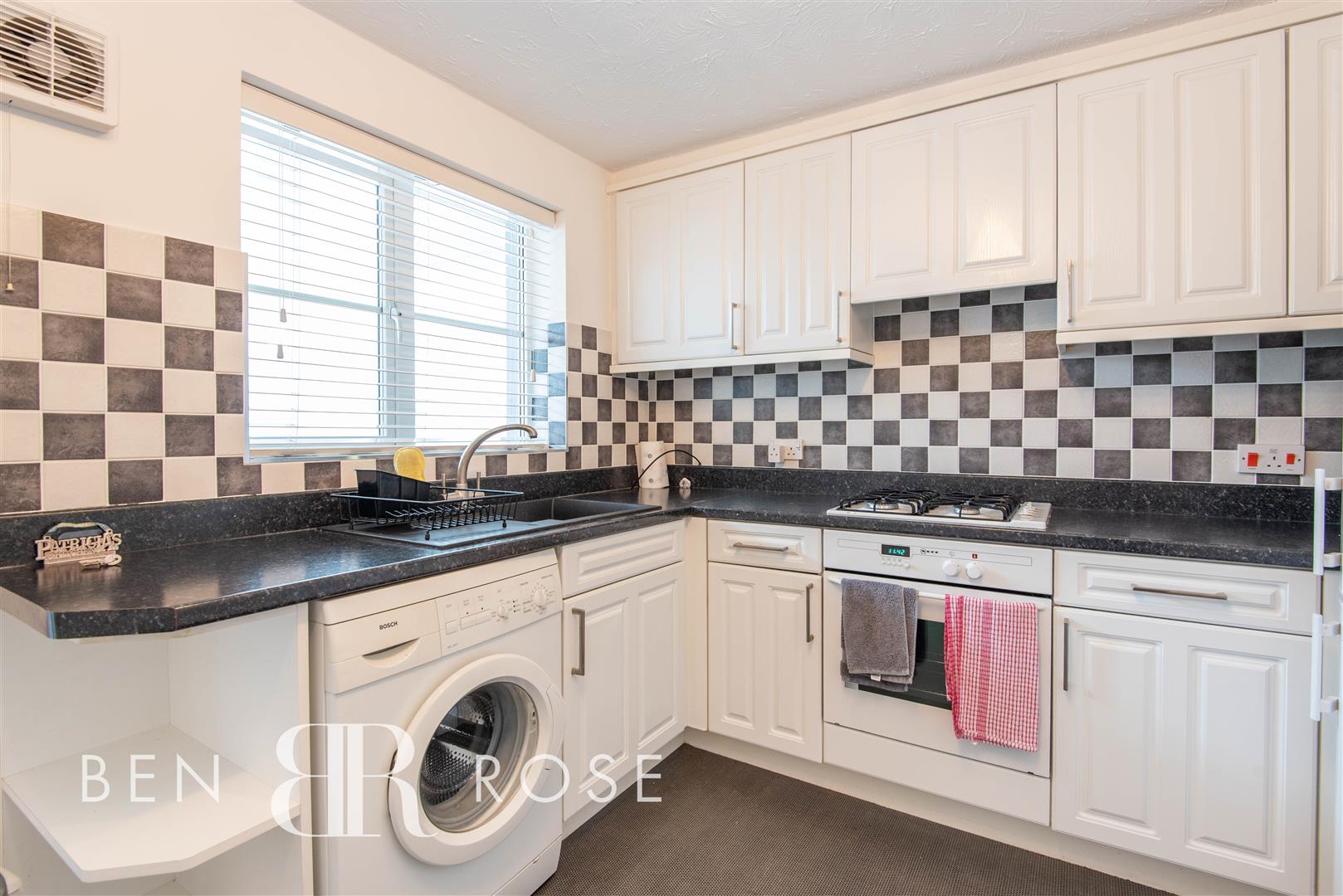 2 bed property in Endeavour Close, Preston